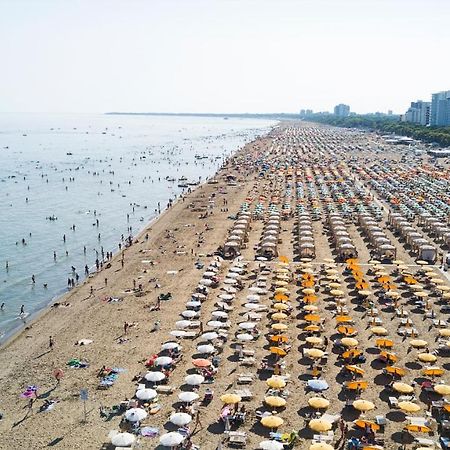 Appartamenti Lucerna Lignano Sabbiadoro Eksteriør billede